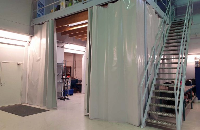 Teollisuuden peitteet, pressut ja suojahuput